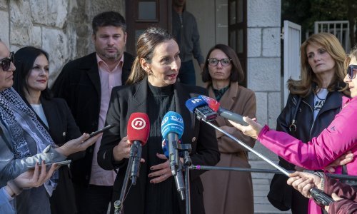 Oglasio se ravnatelj škole u Biogradu na Moru kojeg dvije djelatnice optužuju zbog otkaza