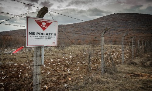 Pirotehničar ozlijeđen krhotinama mine kod Perušića dobro se oporavlja
