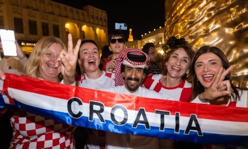[FOTO] Zagrijavanje za Kanadu: Hrvatski navijači "zapalili" Souq Wagif