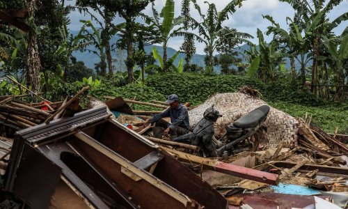 Broj smrtno stradalih u potresu u Indoneziji popeo se na 321