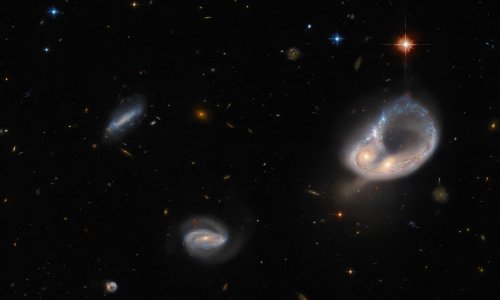 Kozmički valcer: Hubble je snimio spektakularni ples dvije sudarajuće galaksije