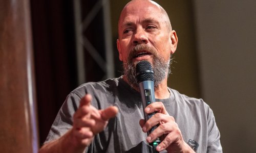 Boris Dežulović na Sa(n)jam knjige u Istri: Biblija je plitka i trivijalna književnost za Don Quijotea. To je toliko slojevita knjiga da se svaki put čita na nove načine