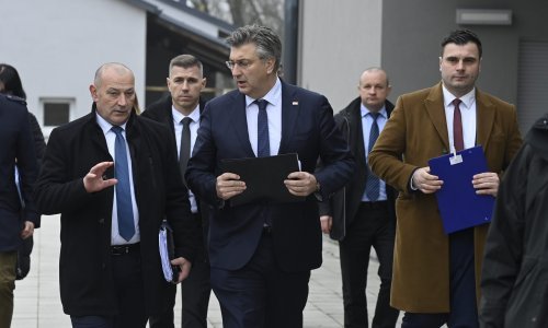 [FOTO] Plenković u Petrinji poručio da će država ispuniti obećanja. Obuka ukrajinskih vojnika? 'Za nas je to win-win'