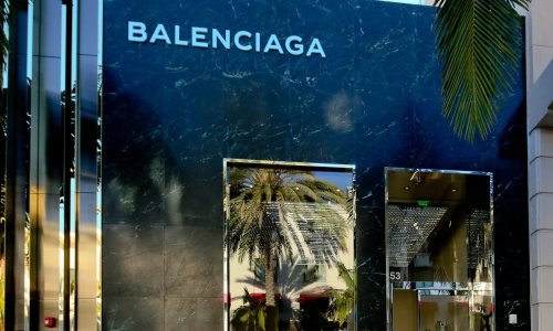 Nakon ovoga više ništa ne izgleda slučajno: Na fotografiji iz Balenciagine kampanje nalazi se i knjiga kontroverznog umjetnika čiji radovi uključuju užasne prizore s djecom