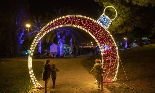 [FOTO] Advent u Splitu: Otvoreno ledeno klizalište i na Mertojaku
