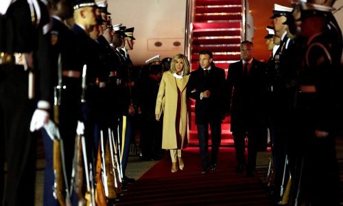 [FOTO] Plotuni, himne, gala večera... Macron stigao u posjet Bijeloj kući, Biden ovo nije napravio od inauguracije