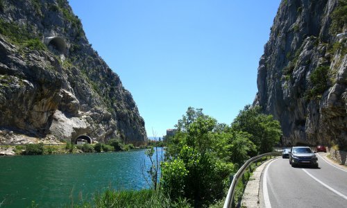 Cesta kod Omiša zatvorena za promet tri mjeseca