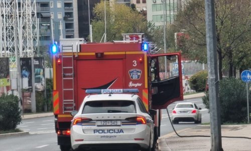 Zapalila se poznata pečenjarnica u Splitu, vatrogasci i policija su na terenu