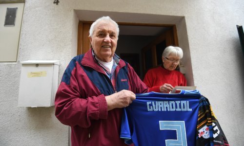 [FOTO] Baka i djed Joška Gvardiola utakmicu su pratili iz kreveta, a dida Zvonko je, 'za svaki slučaj', popio i jedan normabel