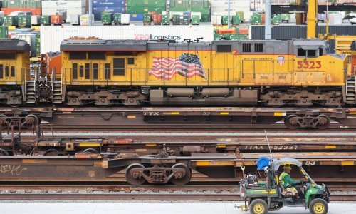 Biden potpisao zakon koji onemogućuje veći štrajk u teretnom željezničkom prometu