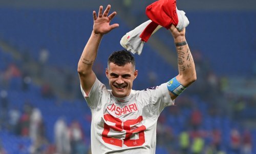 Kapetan Švicarske Granit Xhaka dresom poslije utakmice totalno razljutio Srbe, ali ni Fifa tu ne može ništa