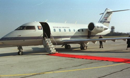 Vladin zrakoplov je sav hrđav, kreće remont za 1,8 milijuna dolara