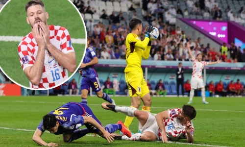 [VIDEO] Je li Hrvatska u 52. minuti utakmice brutalno oštećena za penal? Bruno Petković našao se u 'sendviču' i pao u šesnaestercu...