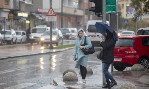 Danas oblačno s mjestimičnom kišom, u Dalmaciji pljuskovi s grmljavinom, a za vikend se pripremite za obilnije kiše