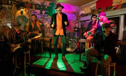 Zabranjeno pušenje - okruženi relikvijama prošlih vremena snimili 'Ispod radara'