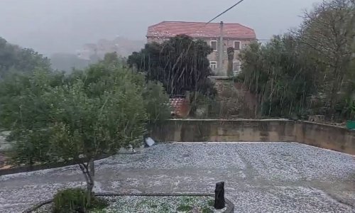 [VIDEO] Tuča zabijelila Hvar, u moru kod Dubrovnika se pojavila pijavica