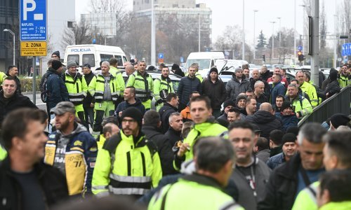 [FOTO] Podrška prosvjedu radnika Čistoće: 'Plaća im je manja od pet tisuća kuna'