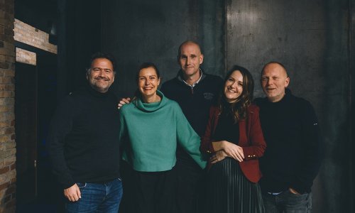 Sami zajedno, projekt umjetničkog kolektiva MONTAЖ$TROJ, u prostoru kreacije Urania