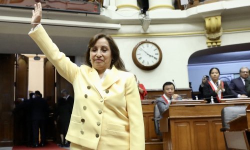 Dina Boluarte postala prva predsjednica Perua, obećava da će liječiti rane nacije