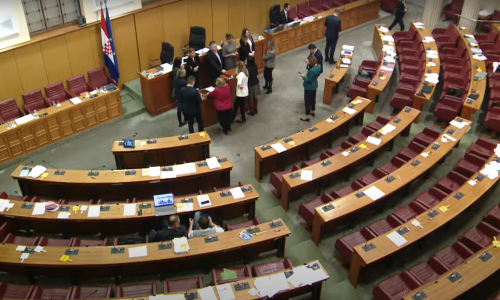 [VIDEO] Opet drama u Saboru: Oporba nakratko okupirala govornicu