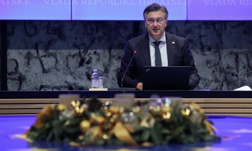 Vlada povećava materijalna prava nekim zaposlenim roditeljima, diže se naknada i za određene roditeljske dopuste, evo detalja