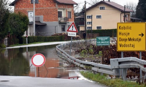[FOTO/VIDEO] Vojska pomaže obranititi Kostajnicu od poplave, dodatne snage spremne za obranu Petrinje i Karlovca