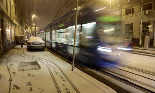 [FOTO/VIDEO] Stigle prve pahulje: U Zagrebu počeo padati snijeg