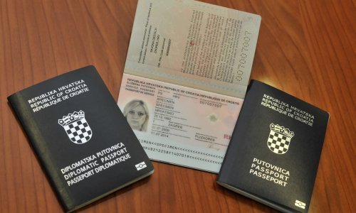 Hrvati će među prvima u EU moći mobitel koristiti i kao putovnicu