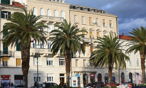 HGK gradi hotel na splitskoj rivi: Istražili smo pozadinu priče i bogatu povijest raskošne kamene palače u kojoj je nastalo dalmatinsko obrtništvo
