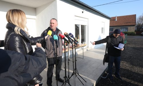 [VIDEO/FOTO] Predane na korištenje prve zamjenske obiteljske kuće na Banovini; korisnici: 'Danas mi je srce veliko k'o kuća'