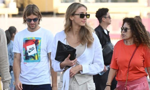 [FOTO] Više nema skrivanja: Borna Sosa uhvaćen u šetnji Dohom, u društvu samozatajne djevojke Ivone