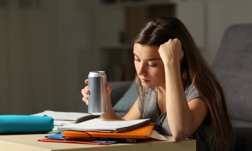 U školama pomama za američkim energetskim pićem: Gutljaj prodaju za 50 centi