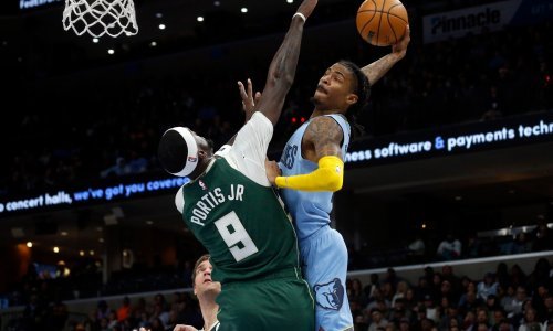 Ja Morant uništio Milwaukee! Upisao je triple-double i ostavio publiku bez daha svojim akrobacijama