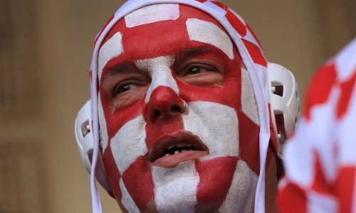 Britanci u čudu. Zašto Hrvati nose vaterpolo kapice na nogometnim utakmicama?