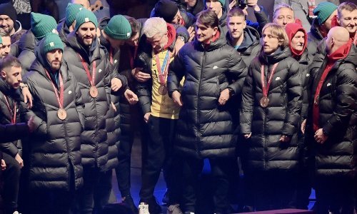 [VIDEO/FOTO] Vatreni zapalili Trg bana Jelačića! Modrić: Ova reprezentacija donijet će vam zlato! Dalić: Dragi moji, Luka će ostati!