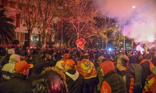 Deseci tisuća prosvjednika izašli na ulice Podgorice tražeći izvanredne parlamentarne izbore