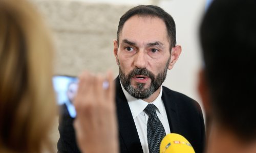 Jelenićeva obrana zatražila pisanu odluku da nije obavezan dolaziti na posao