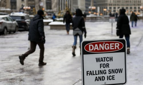 Zbog ekstremne zime u SAD-u 800.000 ljudi bez struje, otkazane tisuće letova