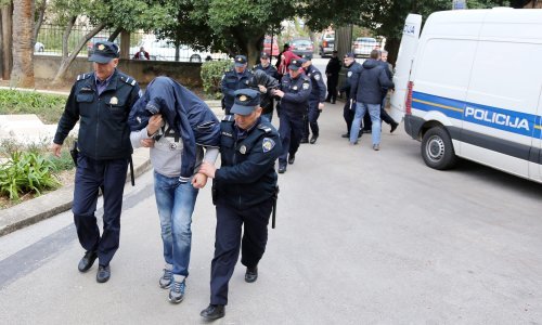 Policija iznijela detalje uhićenja vojnika koji je prebio Djeda Mraza. Već ranije je tukao ljude i prijetio smrću?