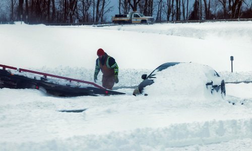 [FOTO/VIDEO] Tisuće bez struje, mrtvi pronađeni u automobilima uz cestu: 'Mećava stoljeća' u SAD-u zaledila sve pred sobom, a stiže upozorenje da još nije kraj