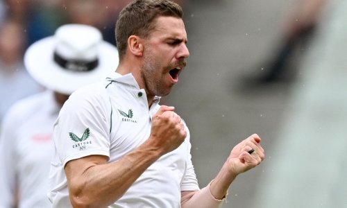 [VIDEO] Trenutak užasa na prijateljskoj utakmici! Sleđa ga je nokautirala 'gromada' od 315 kilograma