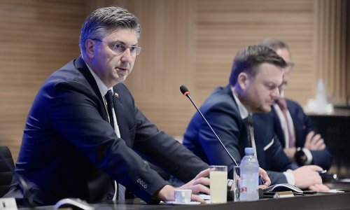 [FOTO] Sve je spremno za uvođenje eura, Plenković otkrio tko će prvi podignuti eure na bankomatu