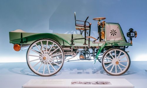 [FOTOPRIČA] Vozilo iz muzeja Mercedes-Benz preteča je današnjih kombija: Daimler motorizirano poslovno vozilo iz 1899.