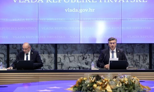 [FOTO] Plenković o obnovi: Do sada smo izdvojili dvije milijarde kuna; Medved: Banovina jest i bit će prioritet dok ne obnovimo i posljednju kuću!