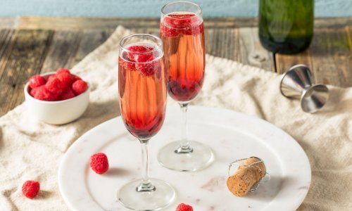Zaboravite na Aperol Spritz i Negroni Sbagliato, Kir Royale je koktel kojim su svi zaluđeni: 'Savršeno piće za pijuckati i ne raditi ništa'