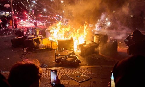 Zbog mnogobrojnih napada na policajce i vatrogasce u Berlinu, u Njemačkoj se naveliko raspravlja o zabrani pirotehnike
