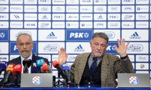 [FOTO] Drama u Dinamu, ljudi koji podržavaju Zdravka Mamića žele smjenu predsjednika Barišića i poručuju: Ne želimo da loša kopija upravlja klubom!