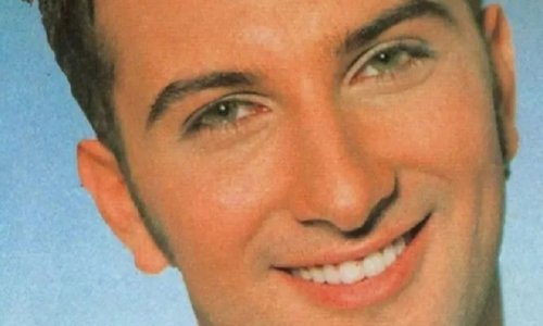 Sjećate li se turske pjevačke zvijezde Tarkana i njegova velikog hita 'Kiss Kiss'? Pogledajte kako danas izgleda