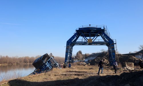 Nesreća u Osijeku; srušila se lučka dizalica, ima ozlijeđenih