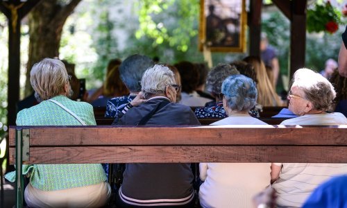 Kreće isplata mirovina za prosinac, prva koju će umirovljenici primiti u eurima